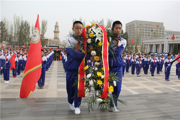 向烈士獻花.jpg